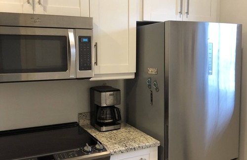 Coquina Sands Condo | 2br 2ba updated condo, pool, steps to the beach and 4 blocks to Olde Naples.