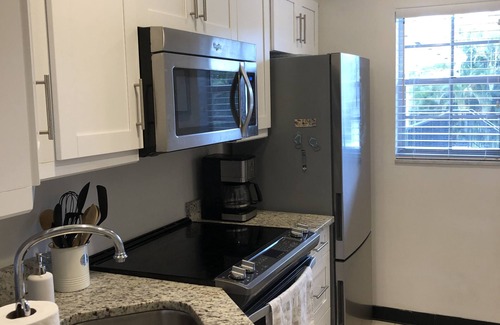 Coquina Sands Condo | 2br 2ba updated condo, pool, steps to the beach and 4 blocks to Olde Naples.