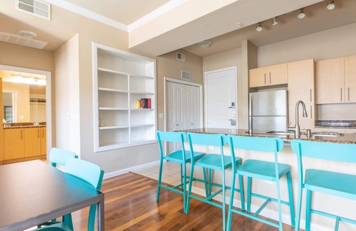 Cityplace Apartment | 2BR/2BA Uptown Suite With Pool, Gym & Fast Wi-Fi