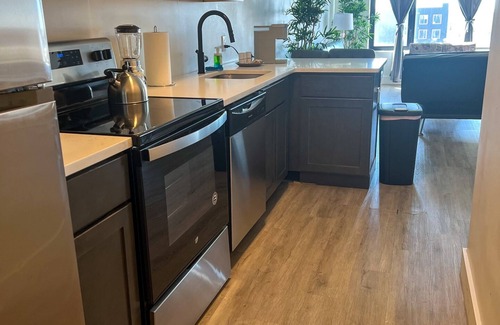 Elizabeth Apartment | 2BR apt near EWR 1911