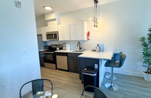 Elizabeth Apartment | 2BR apt near EWR 1911