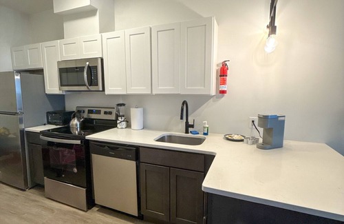 Elizabeth Apartment | 2BR apt near EWR 1911