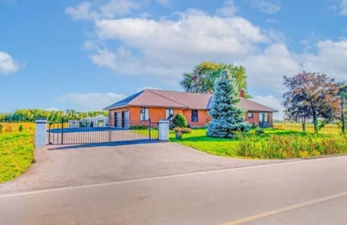 York Regional Municipality Apartment | 2BR Basement Apt in Newmarket