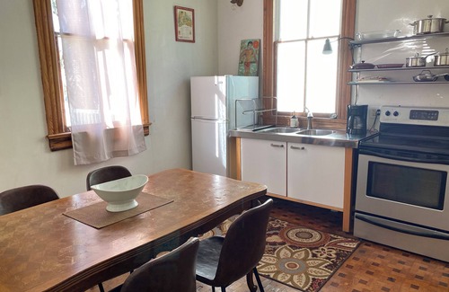 Faubourg Marigny Apartment | 2BR comfort Marigny Triangle, Balcony!