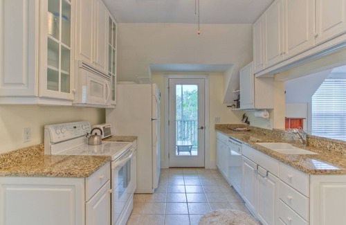 Saint Simons Heights Condo | 2BR Condominium Close to Shops and Dining. Community Pool. Monthly Only.