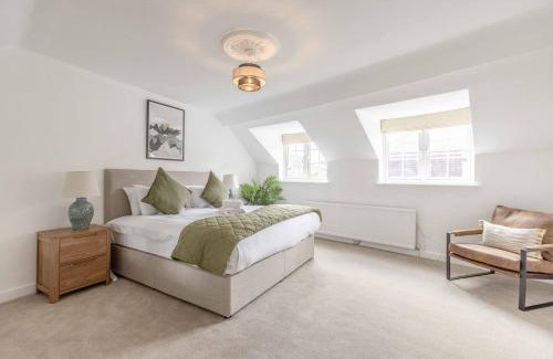 Datchet House | 2BR Cottage and Parking, 10 Mins to Windsor