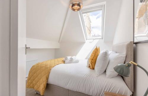 Datchet House | 2BR Cottage and Parking, 10 Mins to Windsor