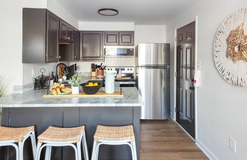 Buckroe Beach House | 2BR Cottage w/Yard Ideal for Long Stays