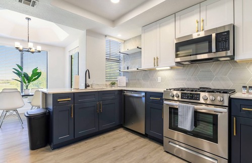 Pinnacle Peak Apartment | 2BR CozySuites at Kierland Commons with pool #07