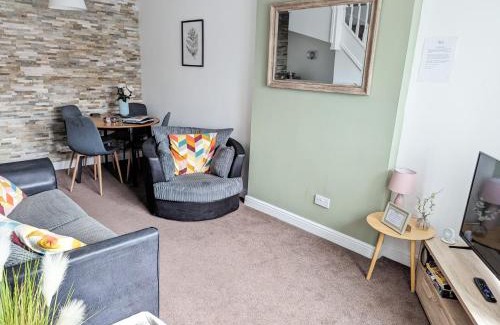 Rossington House | 2BR-Dean Hse-Fully Equipped-Dog Friendly-Parking-WiFi