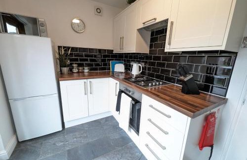 Rossington House | 2BR-Dean Hse-Fully Equipped-Dog Friendly-Parking-WiFi