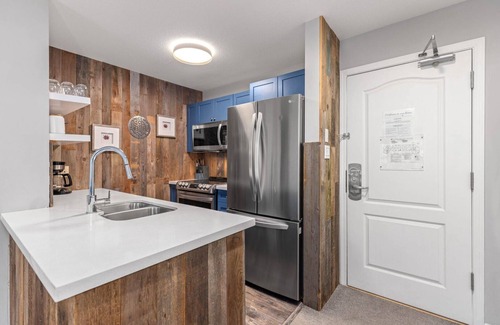 Whistler Village Condo | 2BR | Deer Lodge | Epic Location | Private Covered Patio | Free Parking