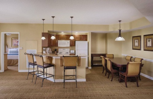 Lake Buena Vista Condo | 2BR-Dlx Inside Disney Gates-5 Pools, 2 Lazy Rivers, SPLASH pad, Mini Golf & More