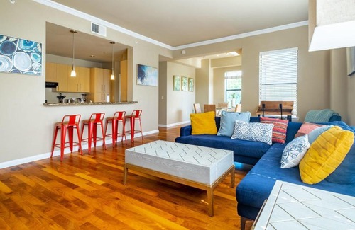 Cityplace Apartment | 2BR Executive Suite With Pool, Gym By ENVITAE