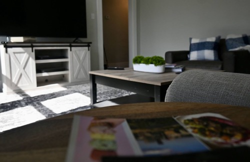 Springdale Apartment | 2br Gem in the heart of Springdale