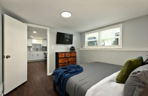 Blue Springs Apartment | 2BR Home KC Stadiums Great Location I-70