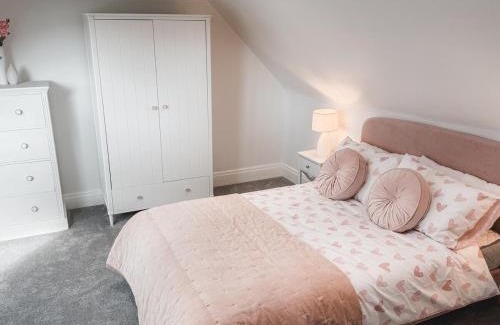 St. Saviour Apartment | 2BR Jersey Home l WiFi & Free Parking for 2
