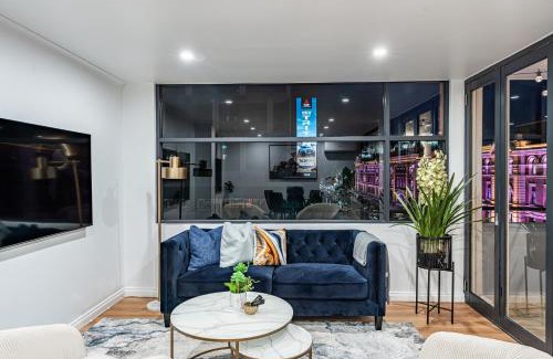 Melbourne Central Business District Apartment | 2BR - Large balcony facing Flinders Street Station