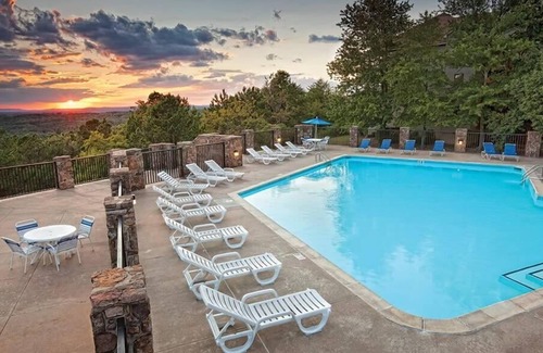 Fairfield Bay Condo | 2br Loft Condo Family Fun Marina/Boating!