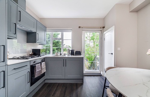 Preston Apartment | 2BR Lux Stylish Flat w/Views