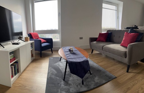 Watford Apartment | 2BR-Modern-FullKitchen-25minCentralLondon-Parking