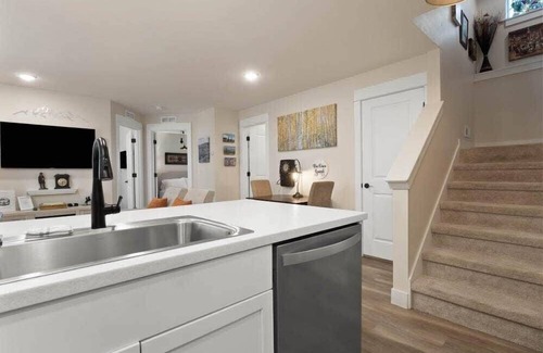 Leadville Apartment | 2BR Mountain Retreat - Near Mineral Trail, Balcony