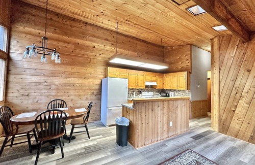 Campobello Cabin | 2br Queen Eagles Cabin in Campobello SC near upcoming Saluda Trail