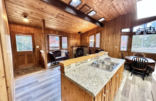Campobello Cabin | 2br Queen Eagles Cabin in Campobello SC near upcoming Saluda Trail
