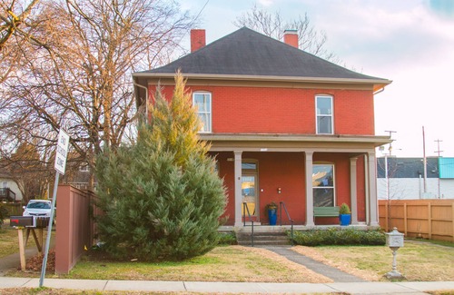 Lockeland Springs Apartment | 2BR super clean East Nashville, mins to airport, Broadway, Bridgestone, Nissan