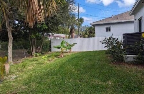 Downtown Fort Lauderdale House | 2BR Tropical Retreat Near Beach, Airport & Downtown