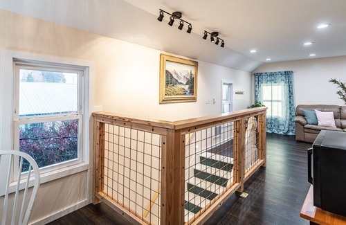 Centralia House | 2nd floor remodeled living space 1 mile from Historic downtown Centralia