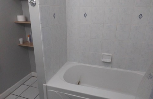 Oak Park House | 2nd floor unit w/ 2 bedrooms/ 1 bath/ kitchen a gym and a deck