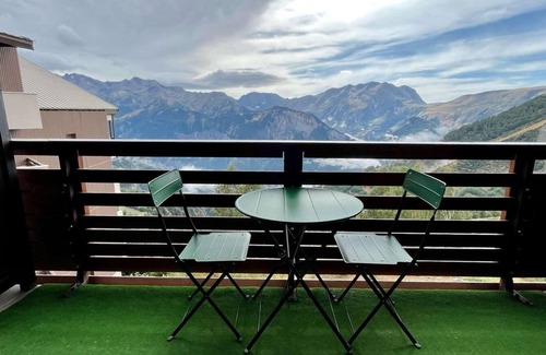 Eclose-Ouest Apartment | 2nd floor, view valley, balcony, tv, ski locker, 24m², Alpe d'Huez