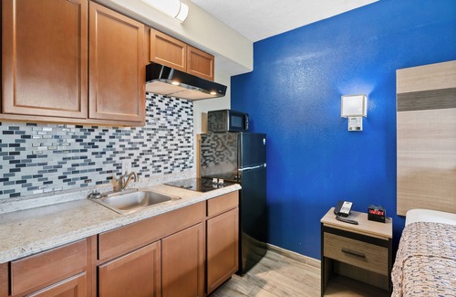 Rockport Hotel | 2nd level pool front Kitchen Walk to Beach