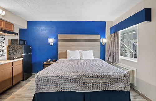 Rockport Hotel | 2nd level pool front Kitchen Walk to Beach