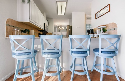 Crescent Beach House | ☀️ 3/2 beach home🏖️5 min walk 2 beach🐕Dogs OK🚙Parking🏍️Garage 4 motorbike