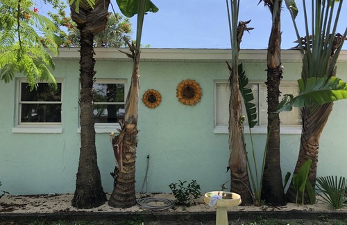 South Patrick Shores House | 3/2 Beach House Sleeps 6 – Walk to the beach!
