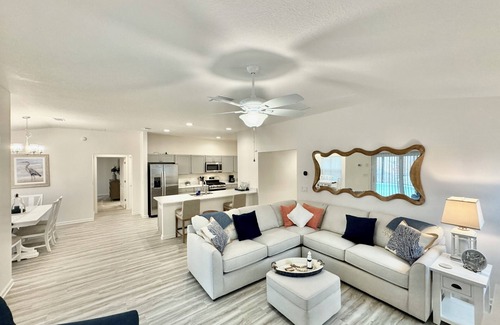 Okahumpka House | 3/2 with a POOL in The Village of Shady Brook!