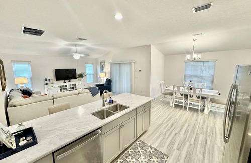 Okahumpka House | 3/2 with a POOL in The Village of Shady Brook!