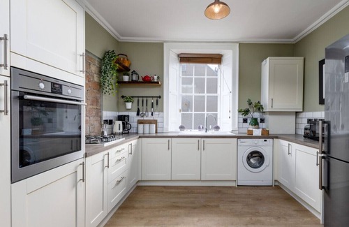 Stirling House | 3 Allan Park · The Stirling Townhouse