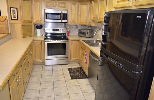 Bonnabel Place House | 3 B/R, 2- 1/2 bath, community pool. 6.4 miles to downtown N,O. 30 night min.