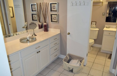 Bonnabel Place House | 3 B/R, 2- 1/2 bath, community pool. 6.4 miles to downtown N,O. 30 night min.