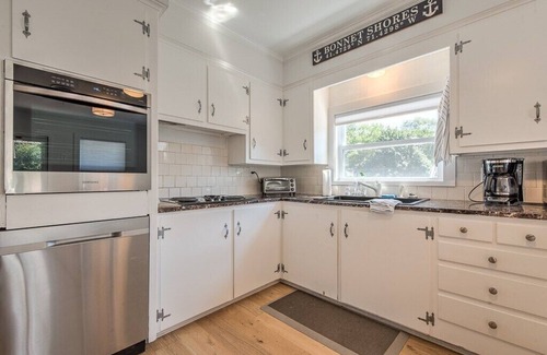 Saunderstown House | 3 Bdrm Pettaquamscutt Home!