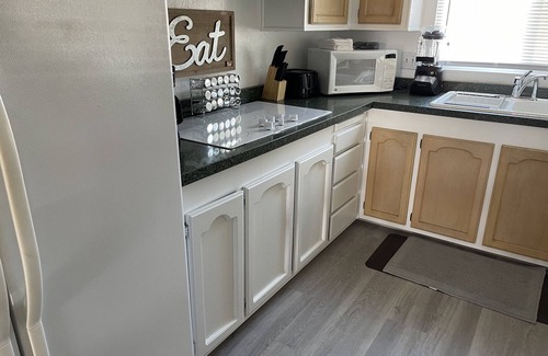 Thousand Palms House | 3 bdrms, 2 bath, Family House w Community Pool/Jaq