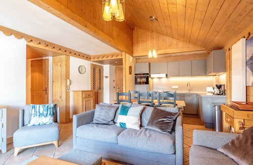 Saint-Martin-de-Belleville Apartment | 3-bedroom chalet with spa and pool, ski-in/ski-out