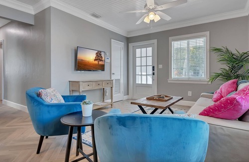 South Miami House | 3 Bed 1 Bath Near Dadeland Mall 25 Min to Beach
