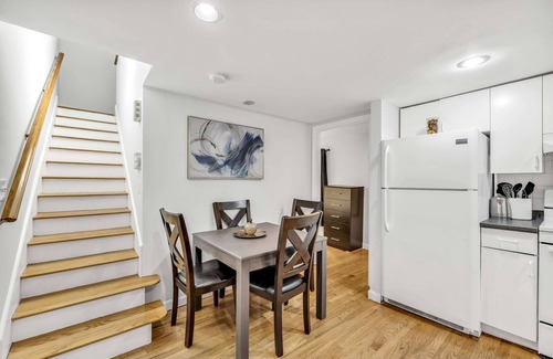 East Cambridge Apartment | 3 Bed 1 Bath with Free Parking