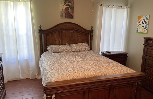 Lake Bradford -Cascade Lake House | 3 bed 2 bath house convenient to airport, golf and Tallahassee Museum