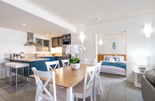 Airlie Beach Apartment | 3 Bed 3 Bath Apartment on top of Mount Whitsunday.