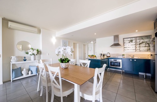 Airlie Beach Apartment | 3 Bed 3 Bath Apartment on top of Mount Whitsunday.